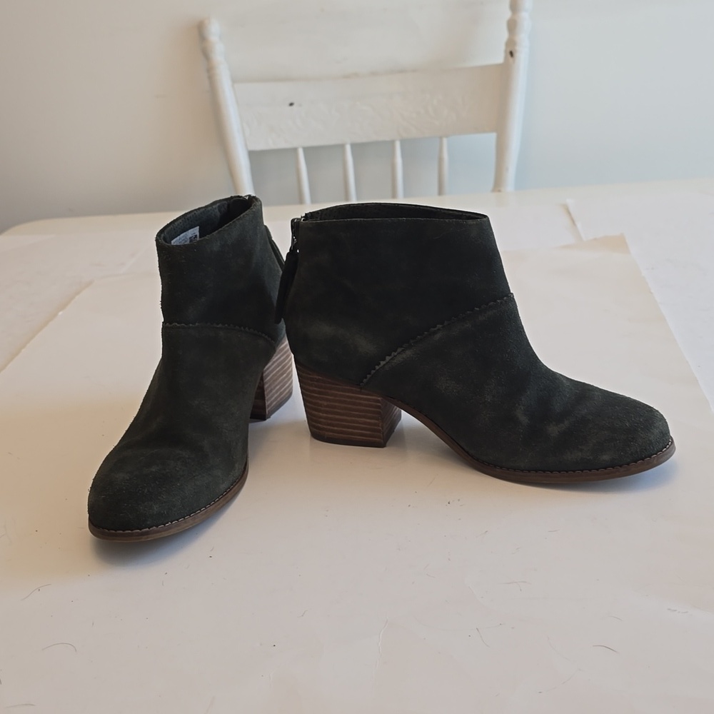 TOMS Leila Suede Ankle Block Heel Bootie Forest Green  Size 9W